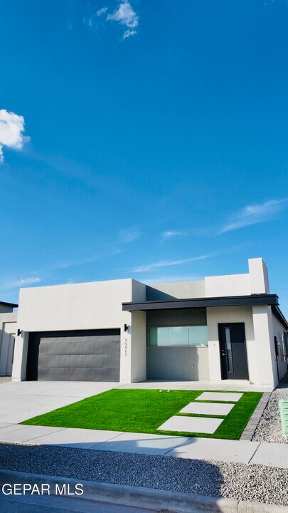 15117 Resolve Dr in El Paso, TX - Building Photo