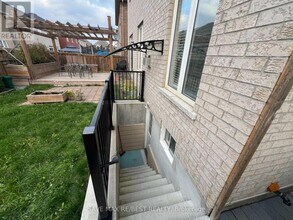 8 Yardmaster Dr in Brampton, ON - Building Photo - Building Photo