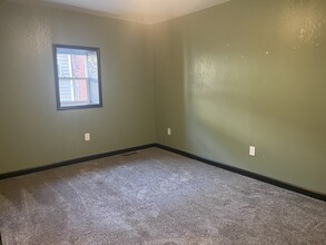 115 W Van Buren St in Leesburg, IN - Building Photo - Building Photo