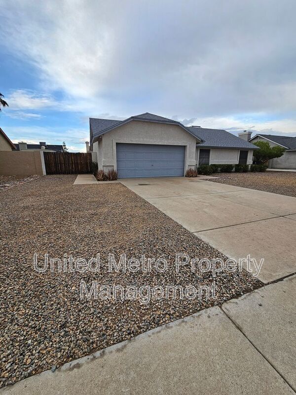 8832 W Golden Ln in Peoria, AZ - Building Photo - Building Photo