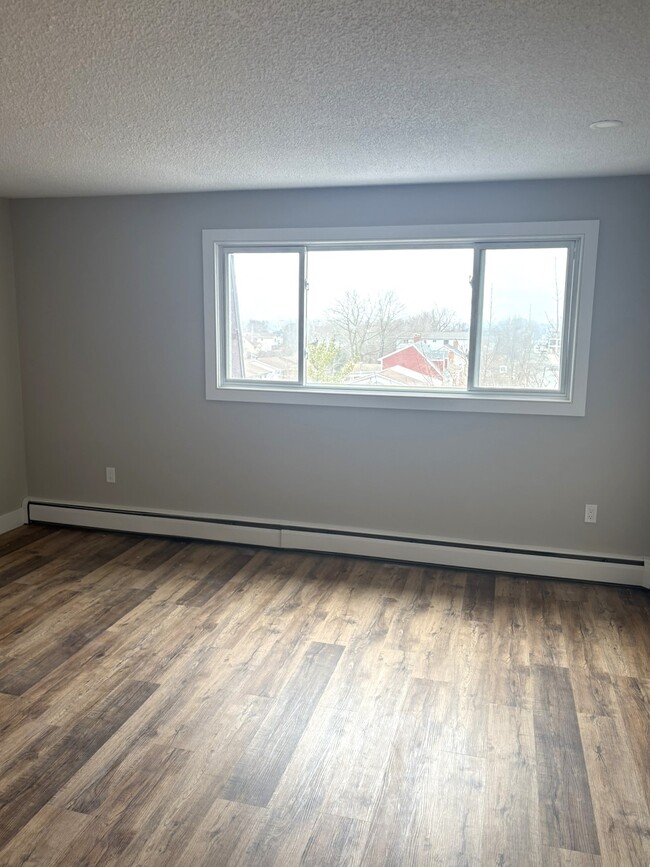 1 Glenview Drive in Halifax, NS - Building Photo - Building Photo