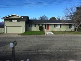 3431 Topaz Ct in Redding, CA - Building Photo