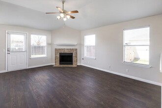 111 Bayliss St in Hutto, TX - Building Photo - Building Photo