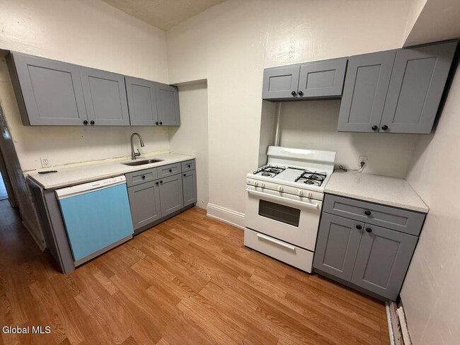 246 Morton Ave in Albany, NY - Building Photo - Building Photo