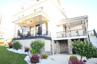 310 Chestnut St in Dunmore, PA - Building Photo