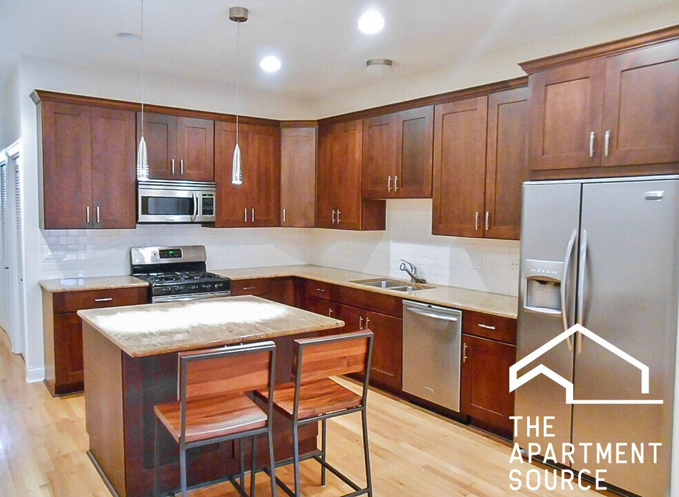1401 W Altgeld St, Unit 2A in Chicago, IL - Building Photo