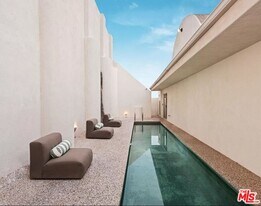 8435 Franklin Ave in Los Angeles, CA - Building Photo