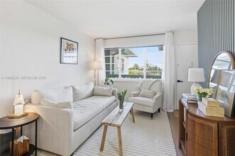 1100 11th St in Miami Beach, FL - Building Photo - Building Photo