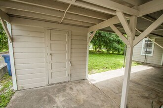 3030 Martin Luther King Dr in San Antonio, TX - Building Photo - Building Photo