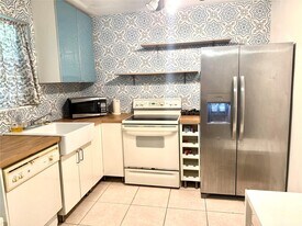 1104 N 17th Ct in Hollywood, FL - Building Photo