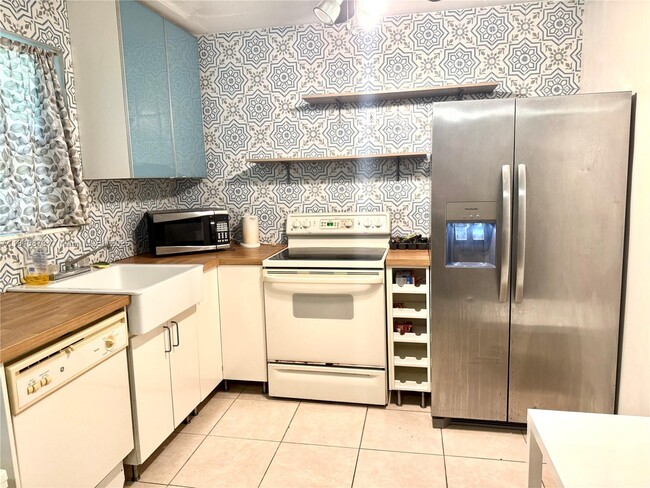 property at 1104 N 17th Ct