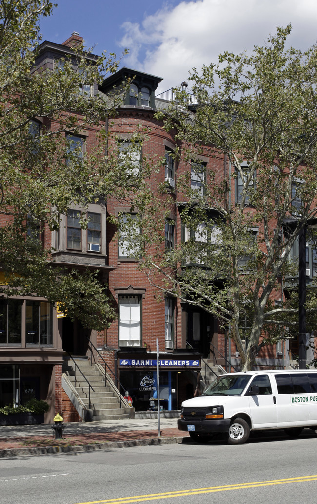 677 Tremont St in Boston, MA - Foto de edificio - Building Photo