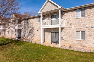 220 Valley Road in Appleton, WI - Building Photo