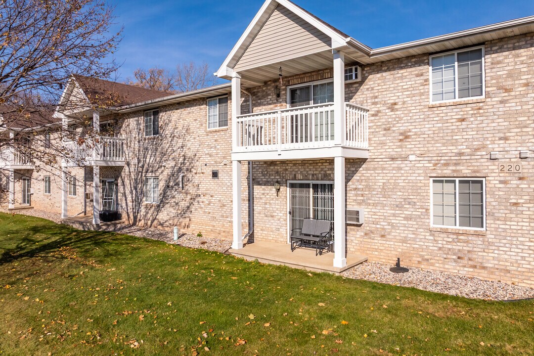 220 Valley Road in Appleton, WI - Building Photo