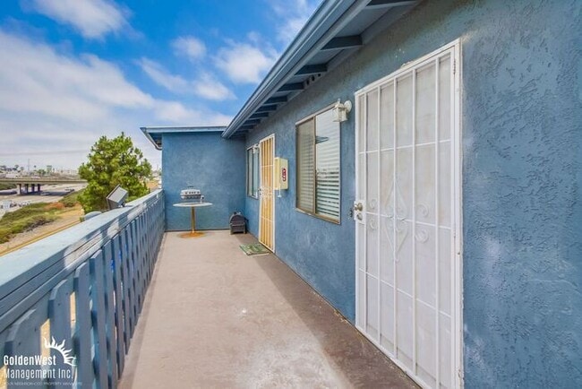 3245 Bramson Pl in San Diego, CA - Building Photo - Building Photo