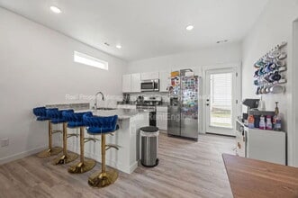 1061 Kentucky Ave in Bentonville, AR - Foto de edificio - Building Photo