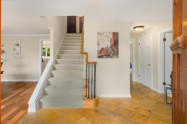 7405 92nd Pl SE in Mercer Island, WA - Building Photo - Building Photo