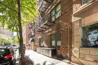 210 E 38th St in New York, NY - Foto de edificio - Building Photo