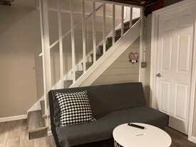 28 Lathrop St in Madison, WI - Building Photo