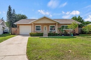 7041 Daggett Terrace in New Port Richey, FL - Building Photo