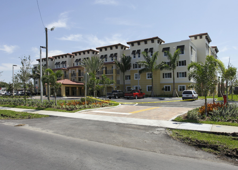 Lil’ Abner Apartments I in Miami, FL - Building Photo