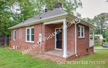 7 Enka Pine St in Candler, NC - Building Photo - Building Photo