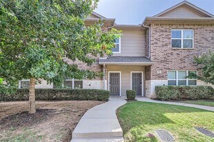 1320 Lakecrest Ln in Lewisville, TX - Building Photo