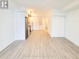 5105 Hurontario St in Mississauga, ON - Building Photo