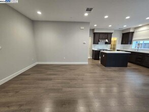 8553 Waveside Wy in Newark, CA - Building Photo - Building Photo