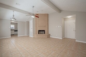 7111 Village Lake Dr in Cypress, TX - Building Photo - Building Photo