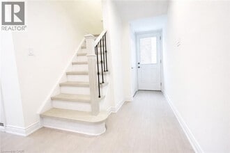 384 Westwood Dr in Kitchener, ON - Building Photo - Building Photo