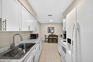 1778 Aquarius Ct in Ft. Myers, FL - Building Photo
