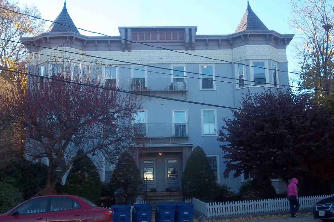 372-374 Beacon St in Somerville, MA - Foto de edificio