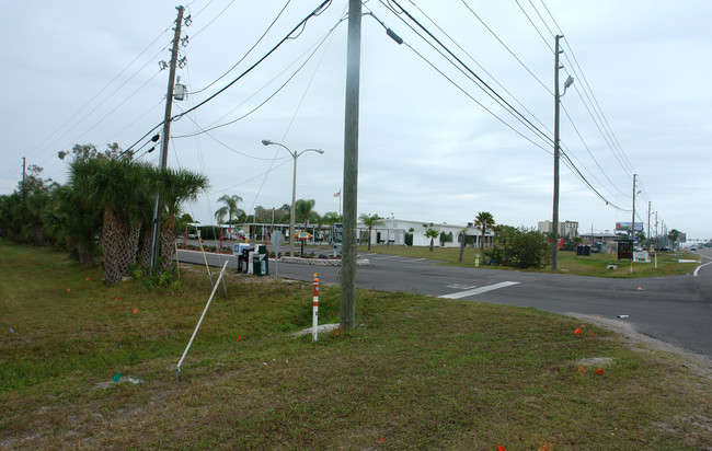 Pinewood Village in St. Petersburg, FL - Building Photo - Building Photo