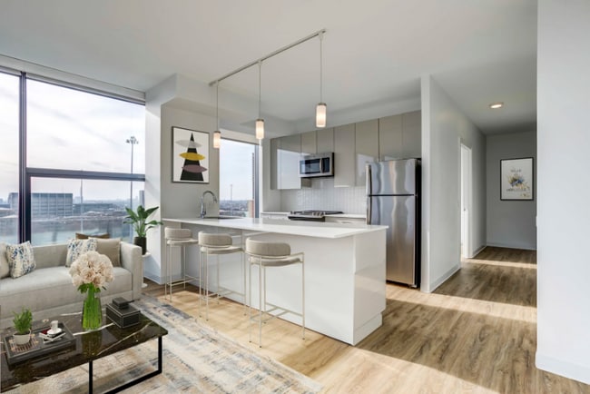 property at 812 W Van Buren St