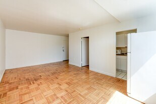 1111 Arlington Blvd in Arlington, VA - Building Photo