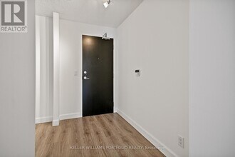 18-2218 Yonge St in Toronto, ON - Building Photo - Building Photo