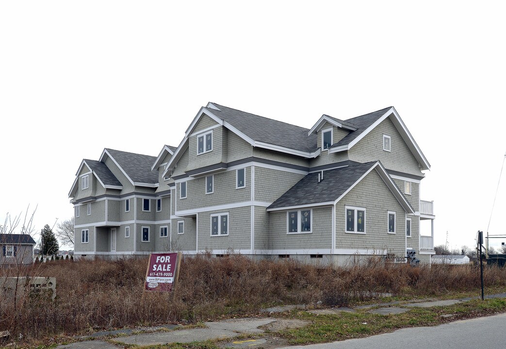 58 Saint John St in South Dartmouth, MA - Foto de edificio