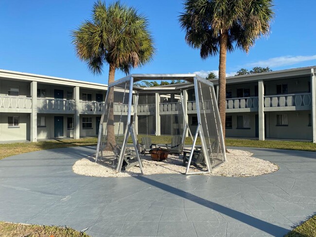 The Atlas Apartments- Sabal in St. Petersburg, FL - Foto de edificio - Building Photo