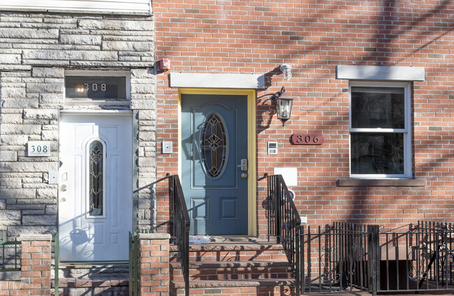 306 3rd St in Jersey City, NJ - Building Photo - Building Photo