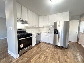 1606 N Poplar Ave in Round Lake Beach, IL - Building Photo - Building Photo