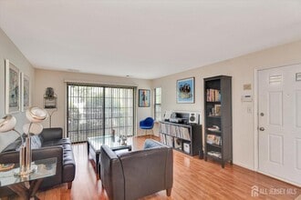 54 Lear Ct in East Brunswick, NJ - Building Photo - Building Photo