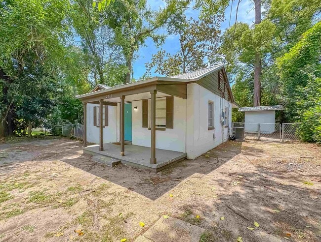 property at 2016 Holmes St