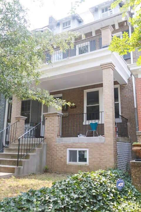 20 Adams St NW in Washington, DC - Building Photo