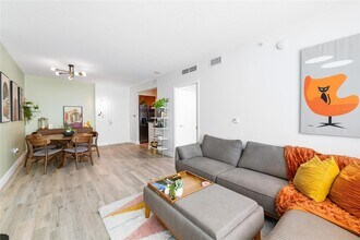 350 SE 2nd St, Unit 780 in Fort Lauderdale, FL - Building Photo - Building Photo