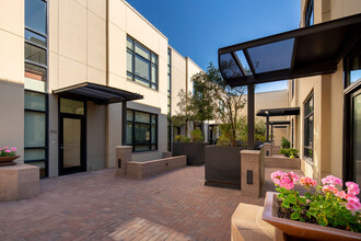 Plaza Lofts at Kierland Commons in Scottsdale, AZ - Foto de edificio - Building Photo