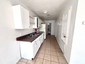 110 Holly Ave in Del Rio, TX - Building Photo - Building Photo