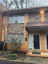 120 Biscayne Dr NW in Atlanta, GA - Building Photo