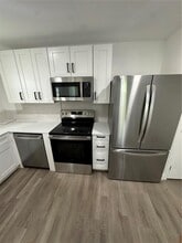 302 SW 15th St in Dania Beach, FL - Building Photo - Building Photo