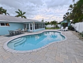 6107 9th Ave W in Bradenton, FL - Building Photo - Building Photo